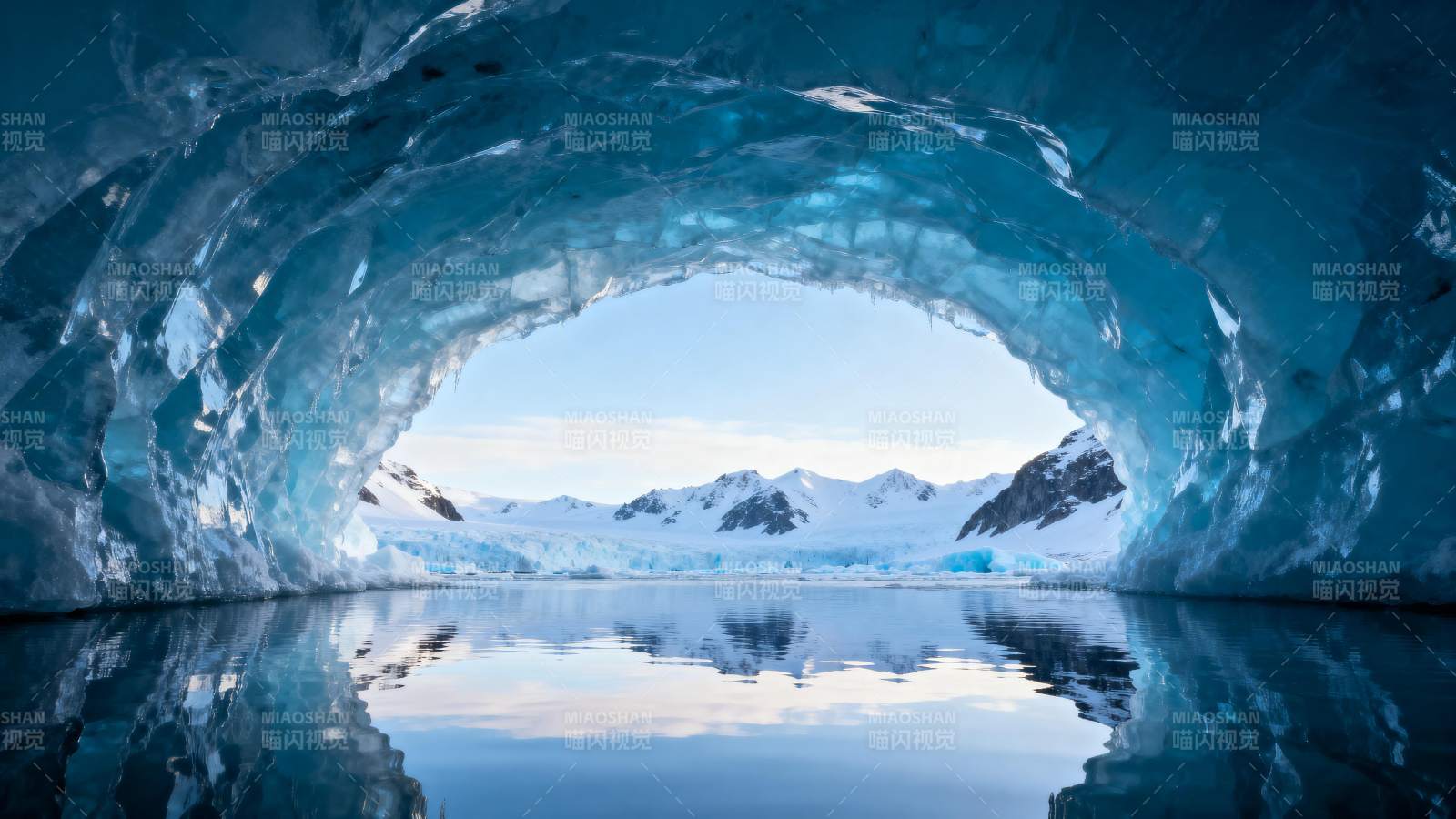 冰洞奇景图片