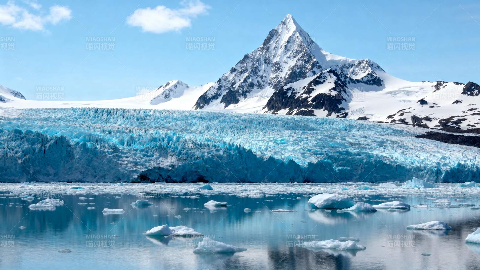 冰川雪山倒影图片