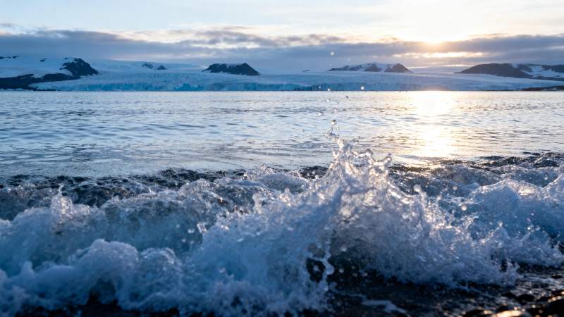 极地冰海日出图片