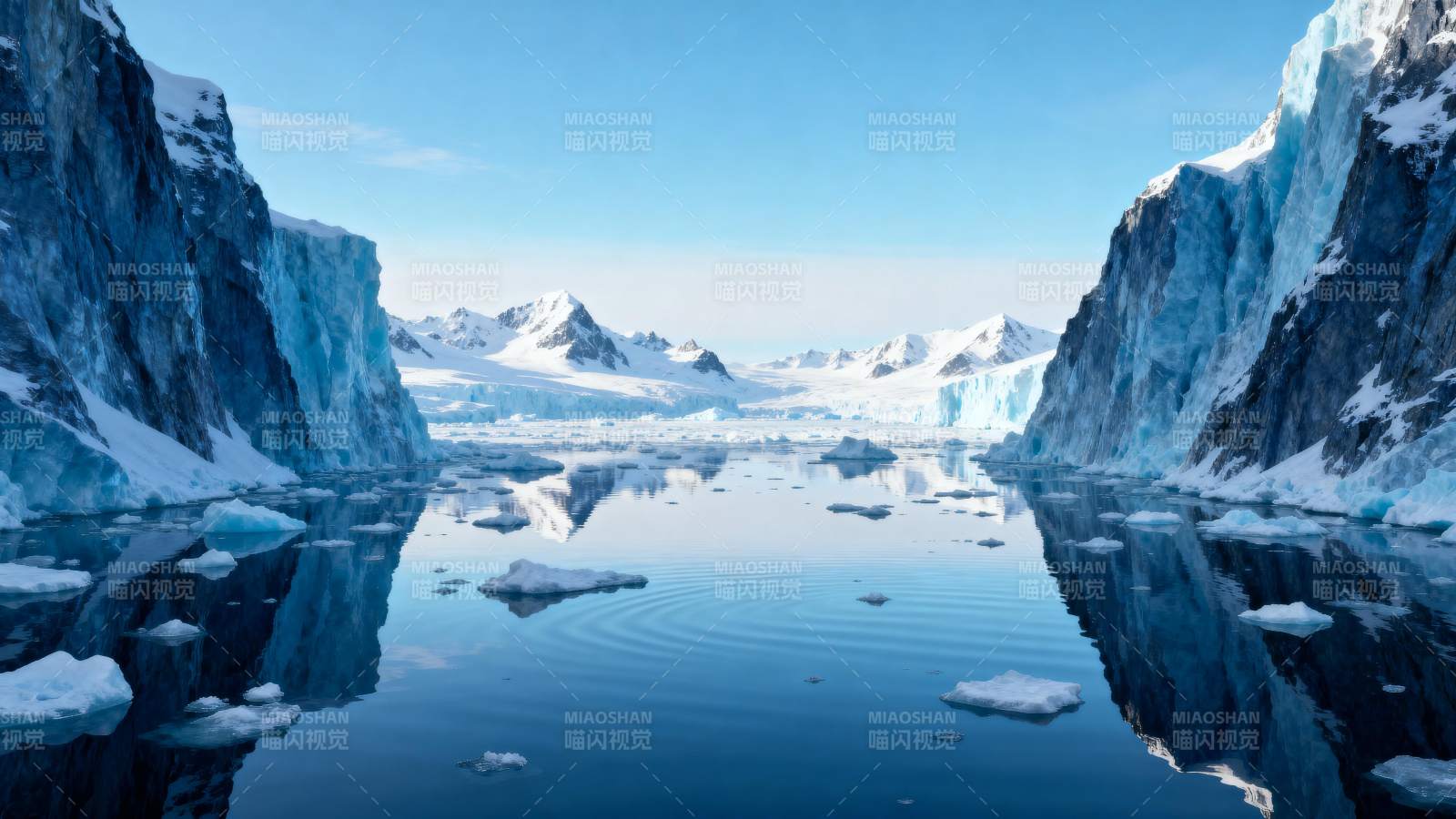 冰川倒影静谧湖图片