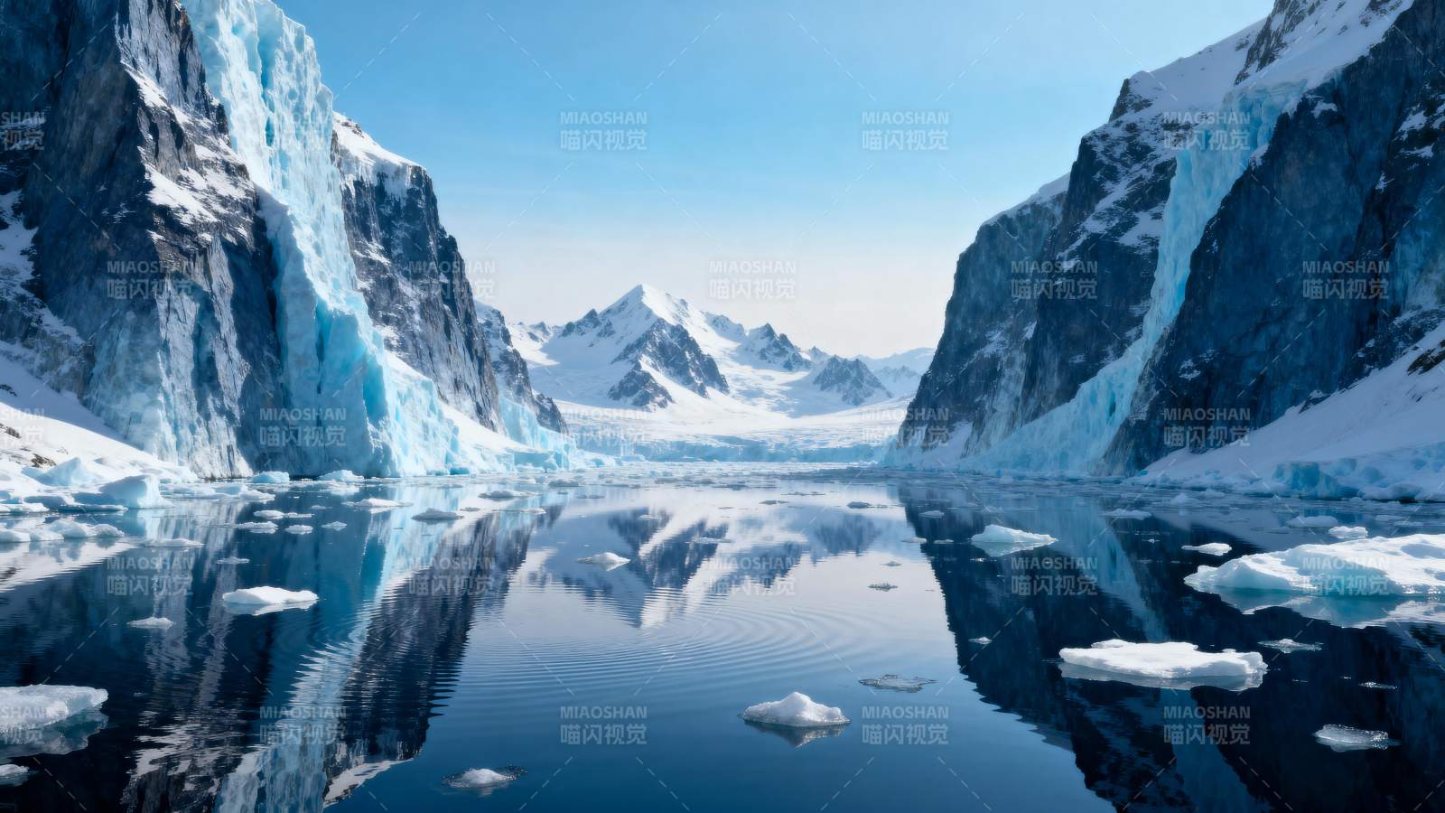 冰川倒影 静谧如画图片