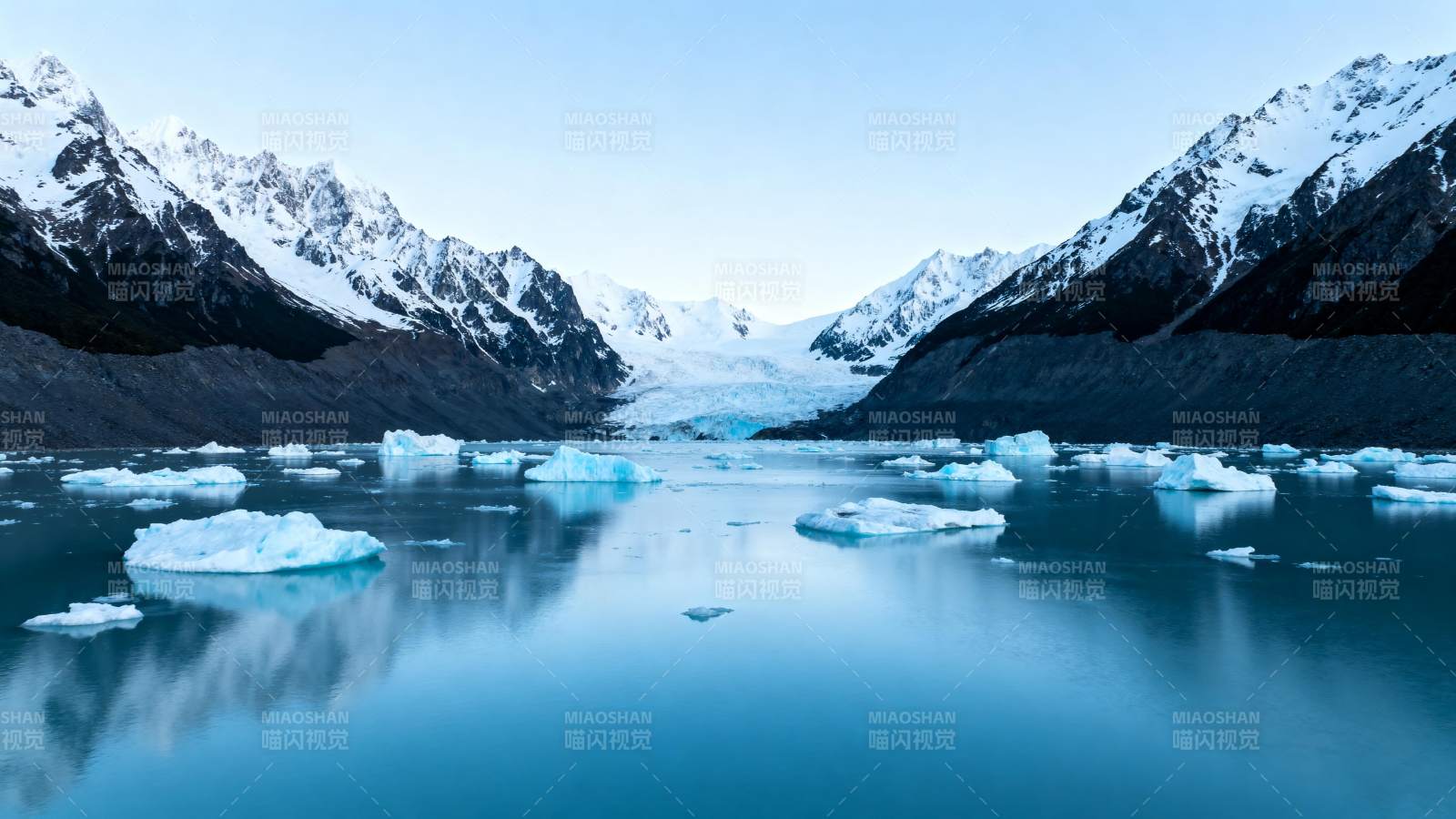 冰川湖景图片