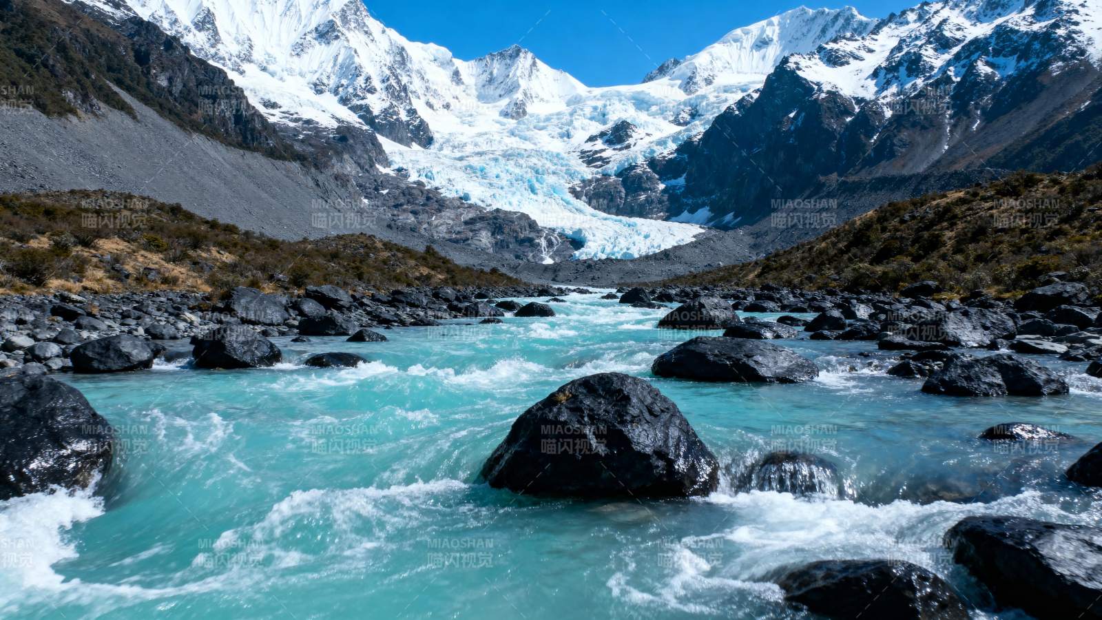 冰川融水奔流图片