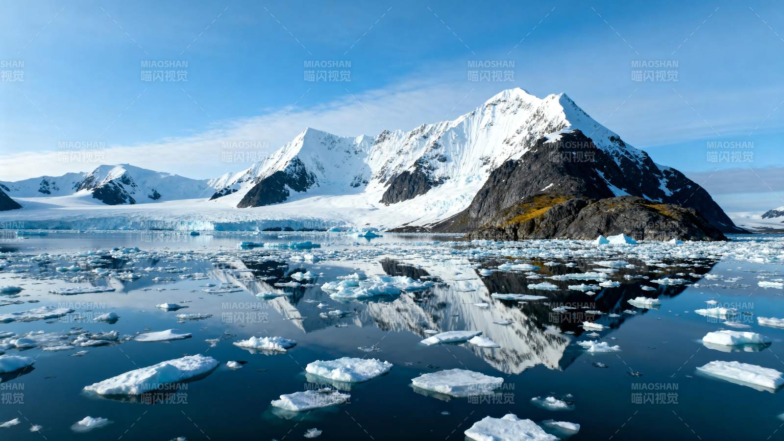冰川倒影 雪山静谧图片
