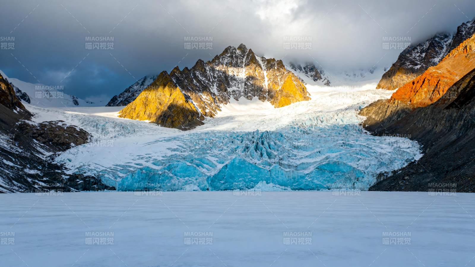 雪山冰川美景图片