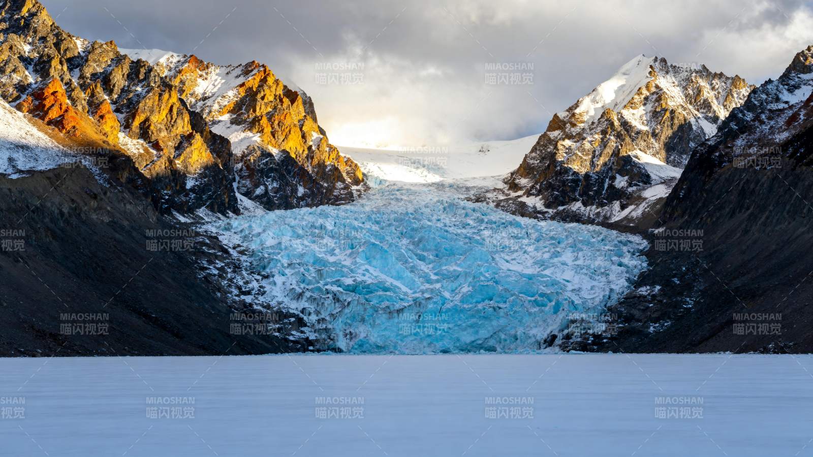 雪山冰川壮丽景色图片