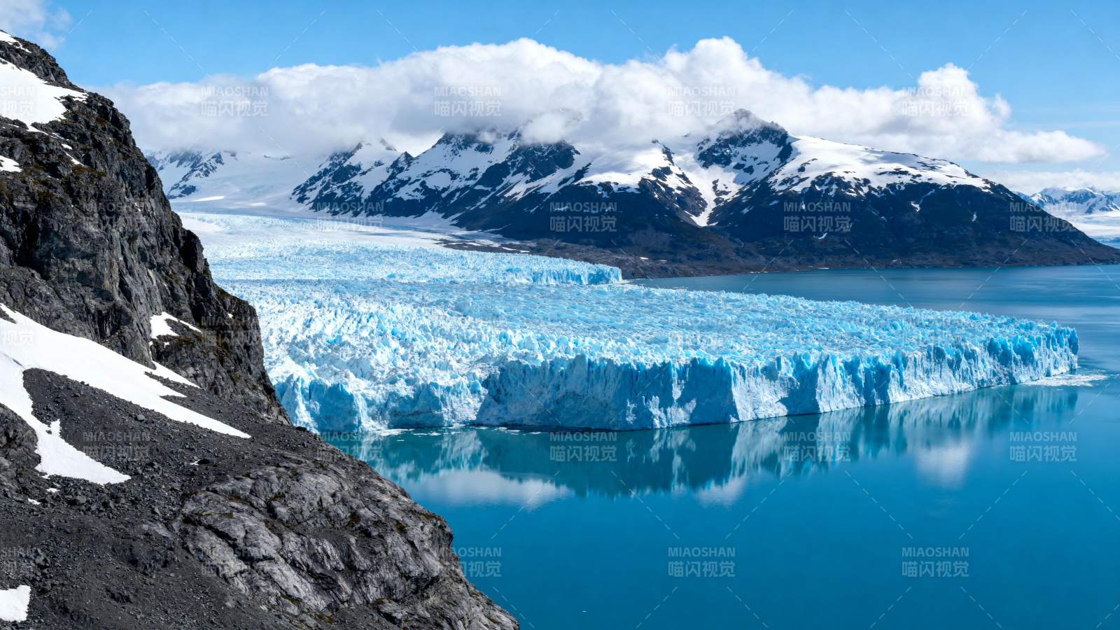 冰川湖畔风光图片