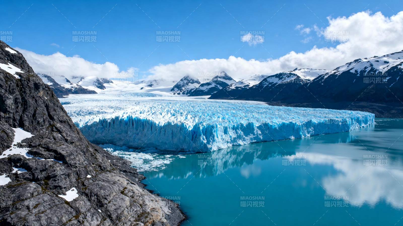 冰川湖景图片