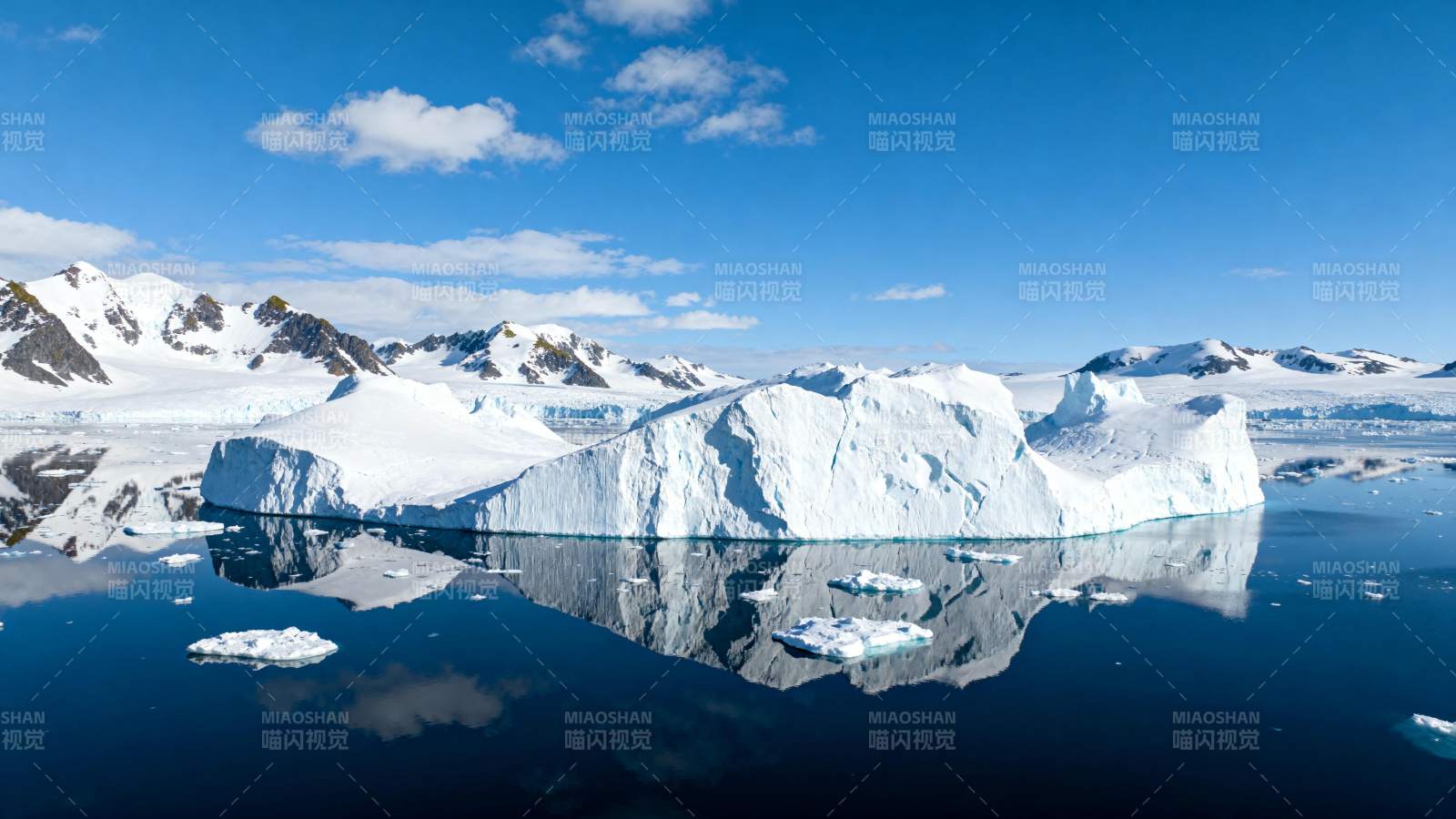 冰山倒影 静谧极地图片
