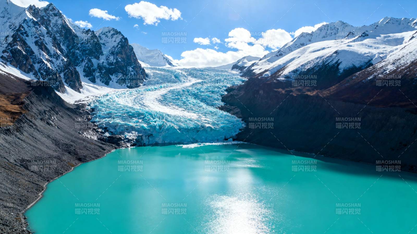 冰川湖畔风光图片