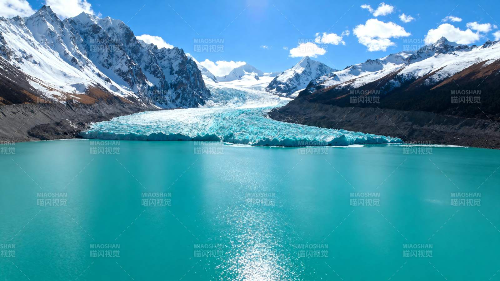 冰川湖美景图片