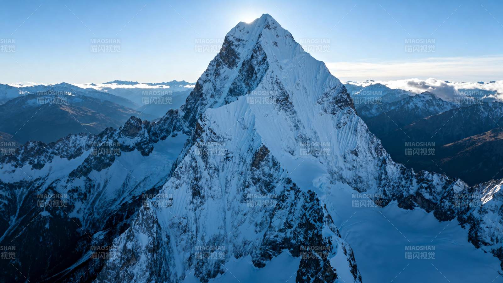 雪山之巅 壮丽绝伦图片