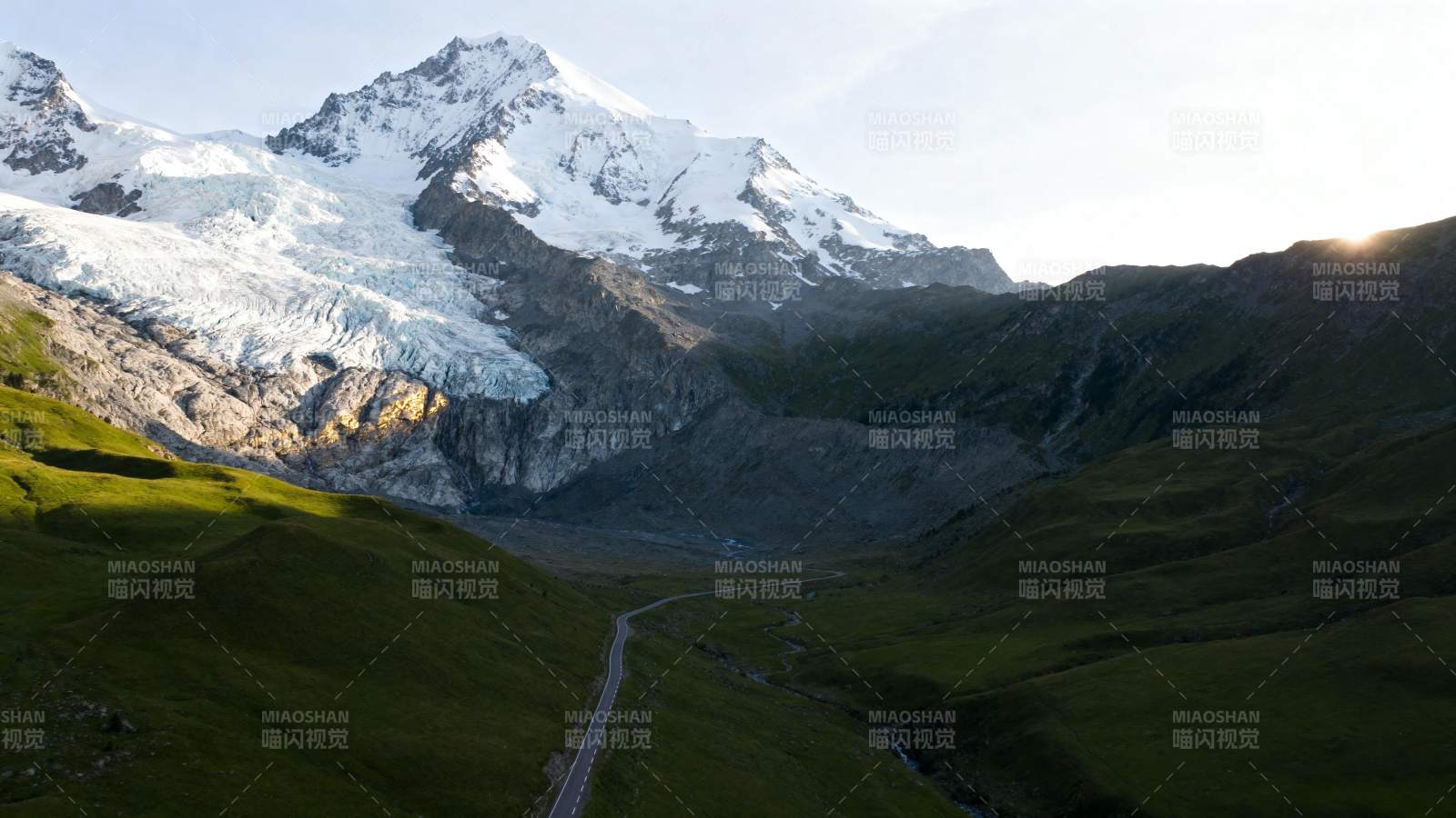 雪山绿谷美景图片