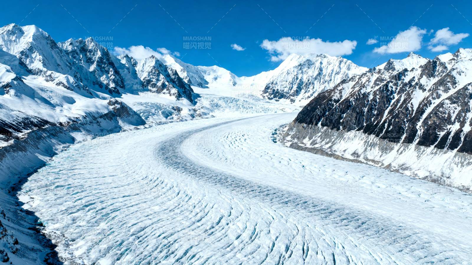 雪山冰川壮丽景色图片