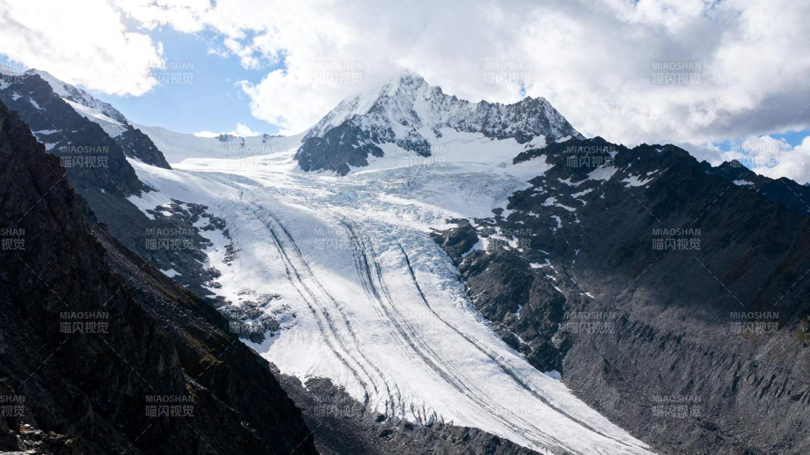 雪山冰川壮丽景色图片