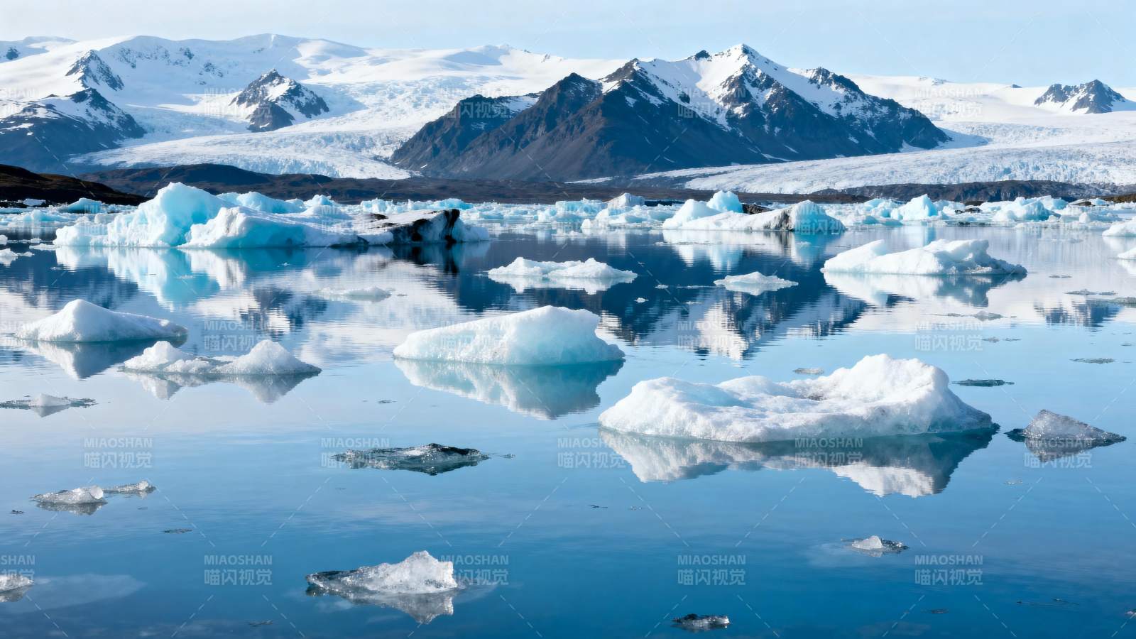 冰川倒影 雪山如画图片