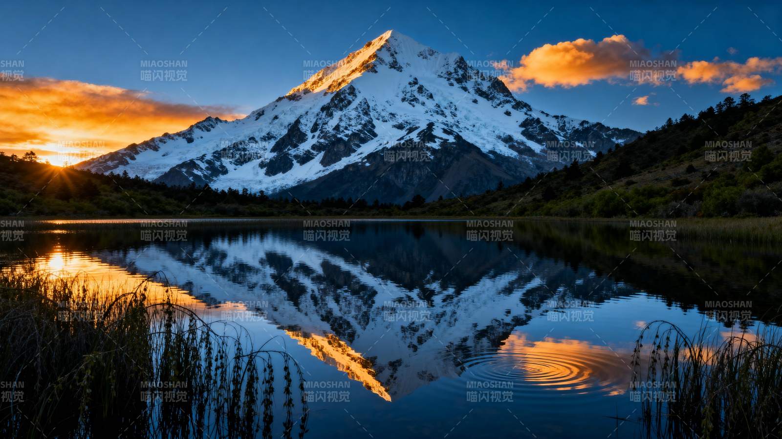 雪山倒影湖中图片