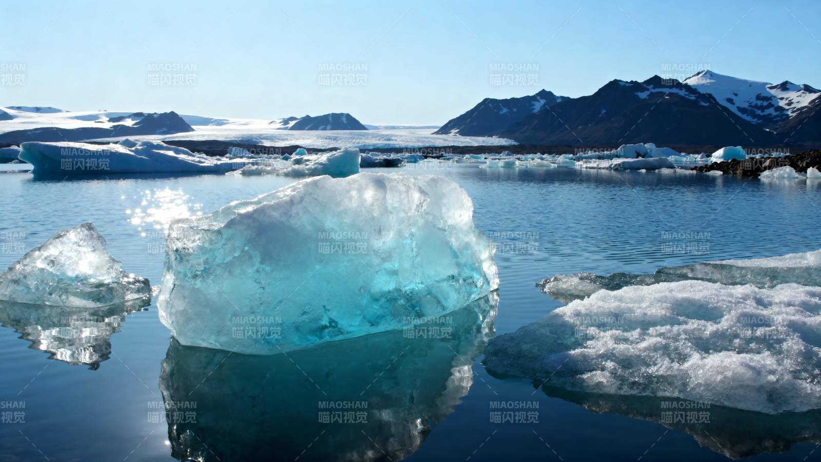 冰川湖景图片