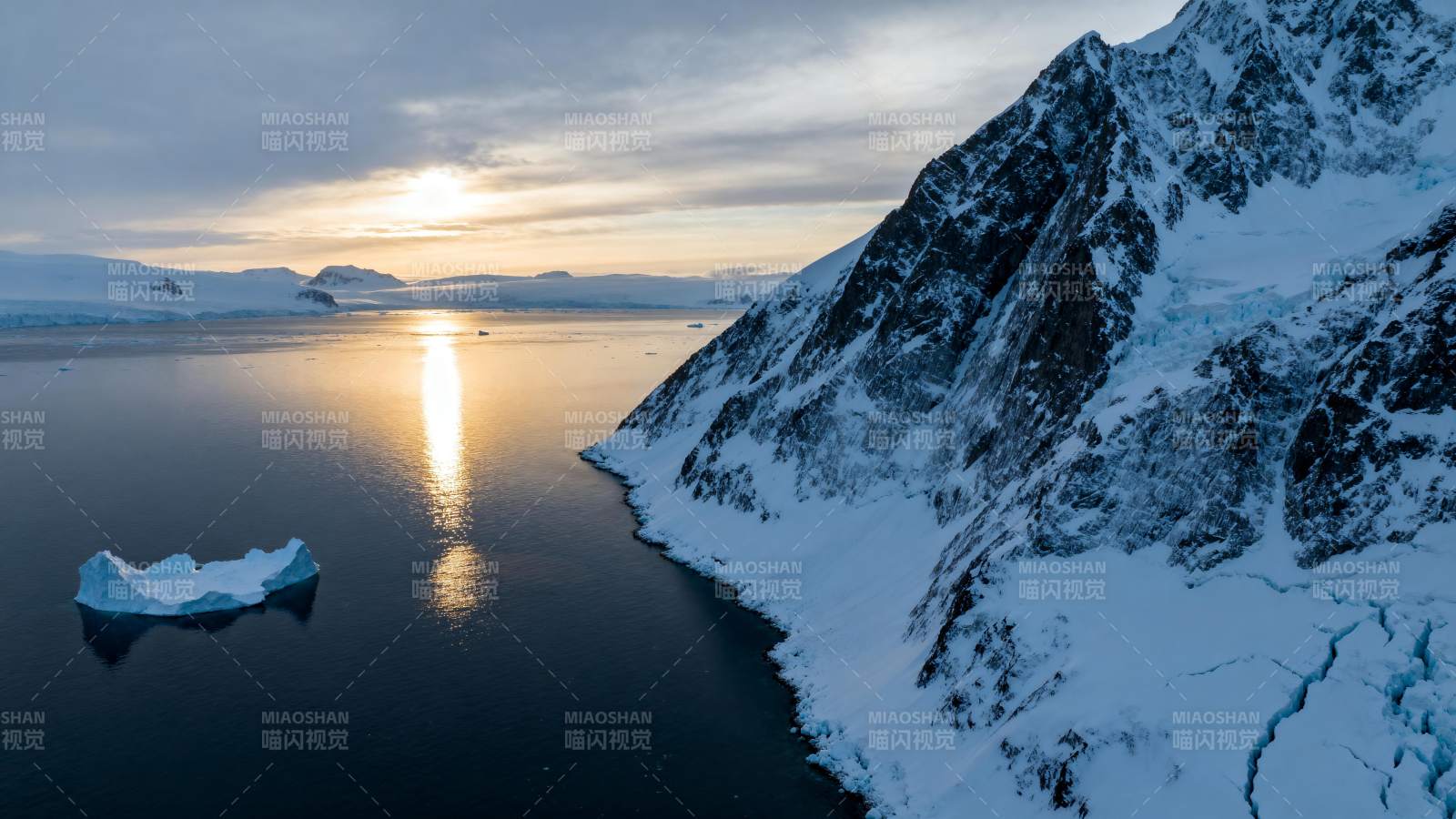 极地冰川日出图片