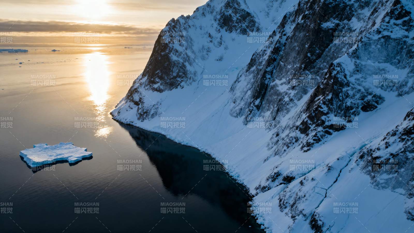 极地冰川日出图片
