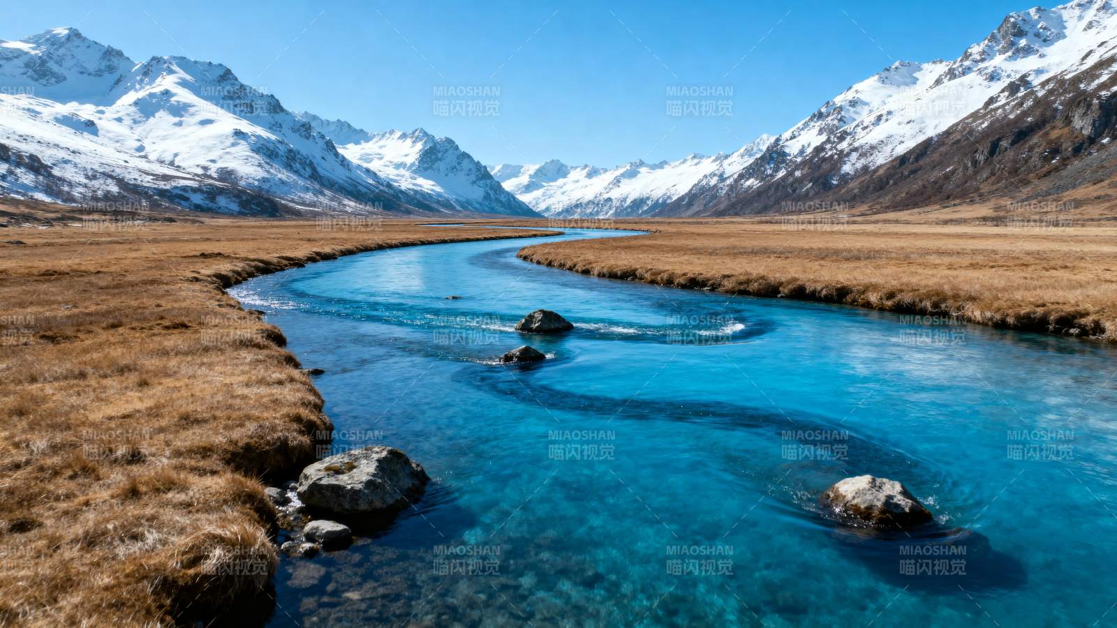 雪山碧溪风光图片
