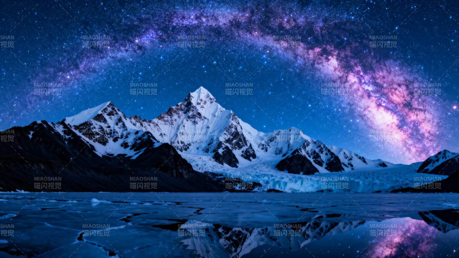 星河映雪山图片