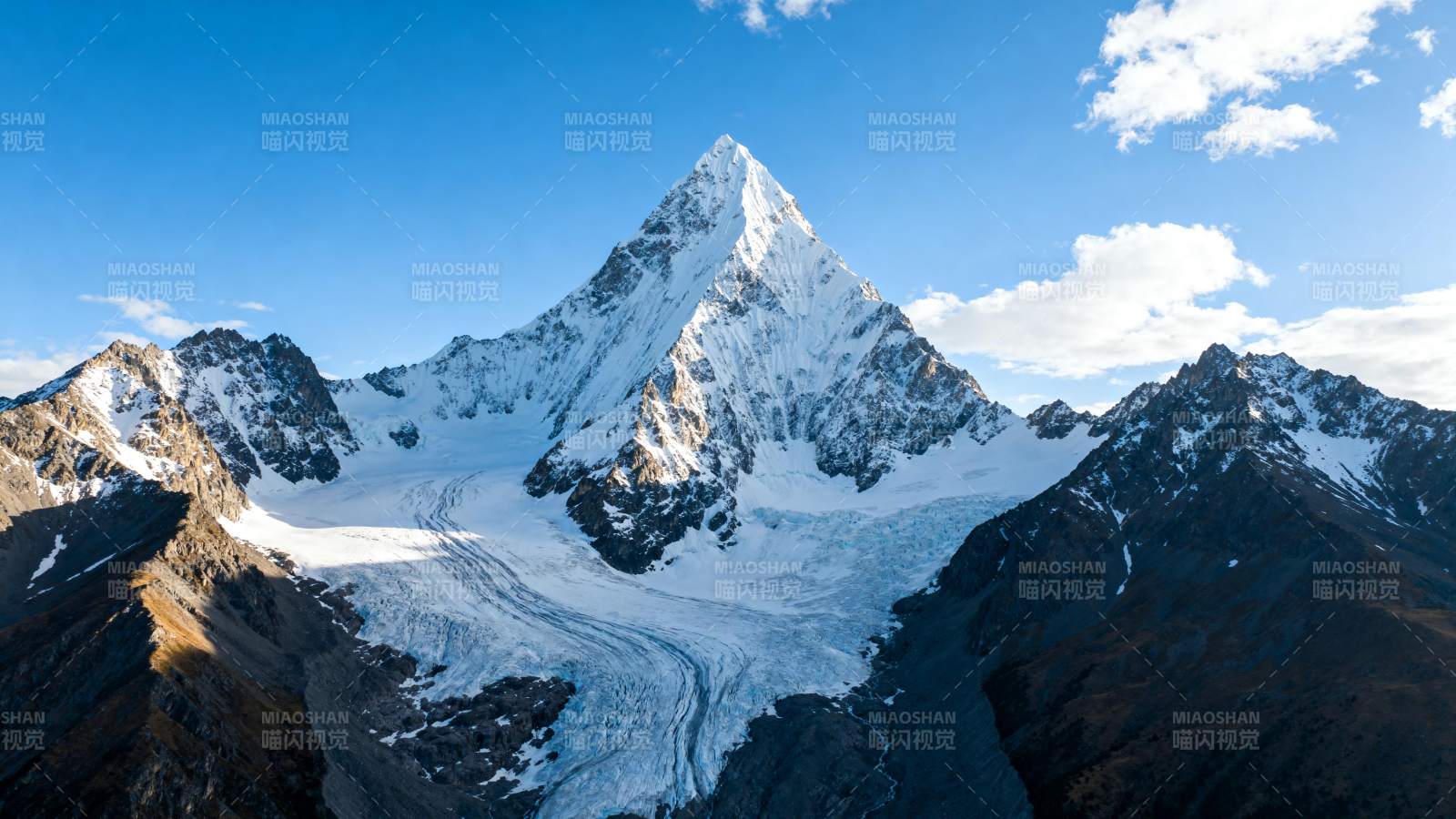 雪山巍峨 冰川壮丽图片