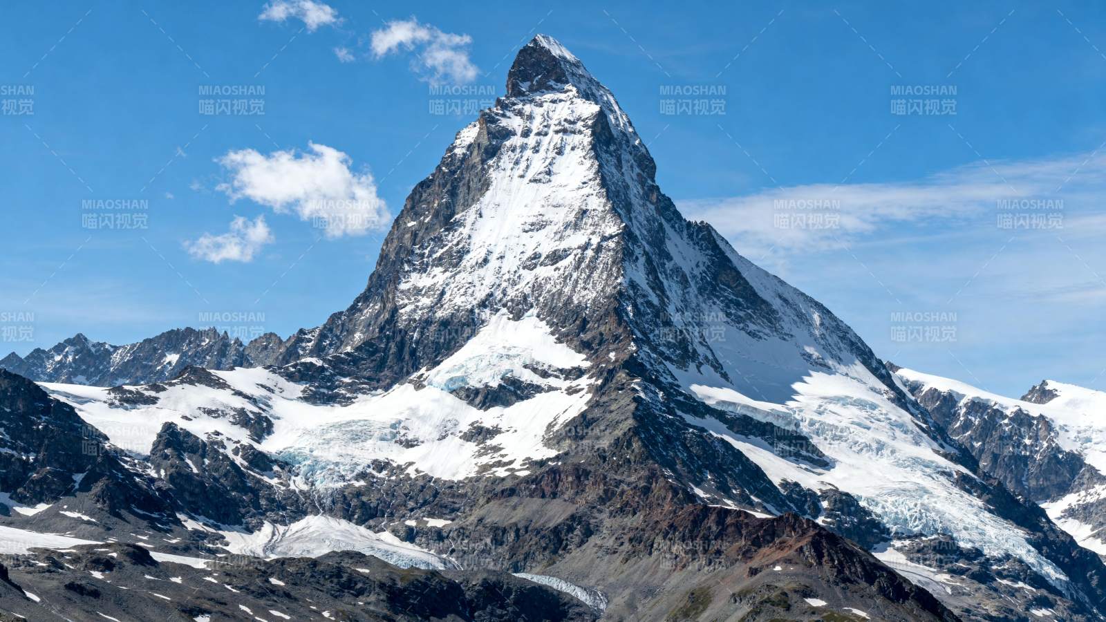 马特洪峰巍峨耸立图片