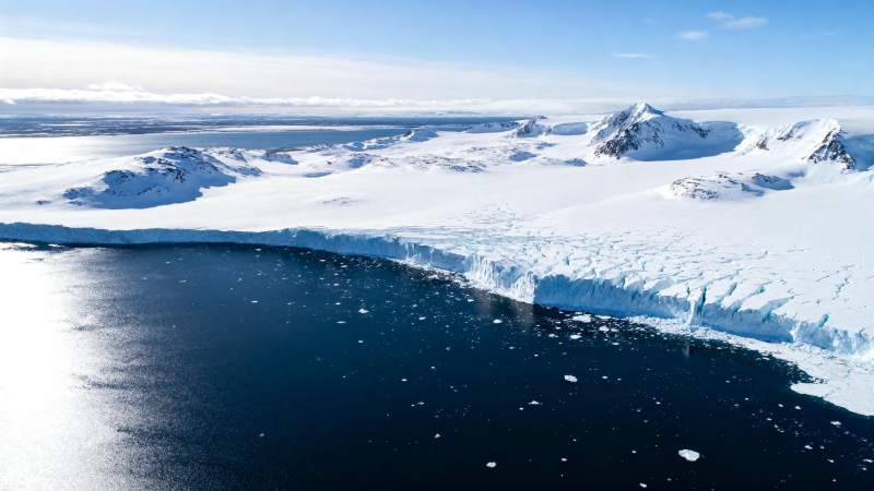 冰川与海洋交汇图片