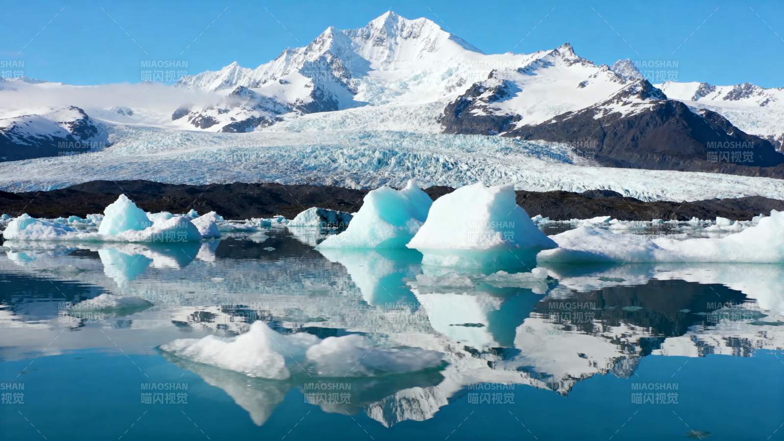 冰川倒影 雪山如画图片