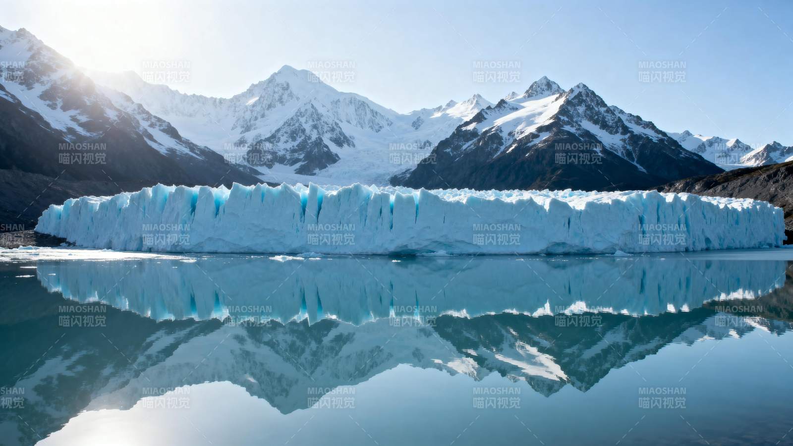 冰川倒影雪山图片