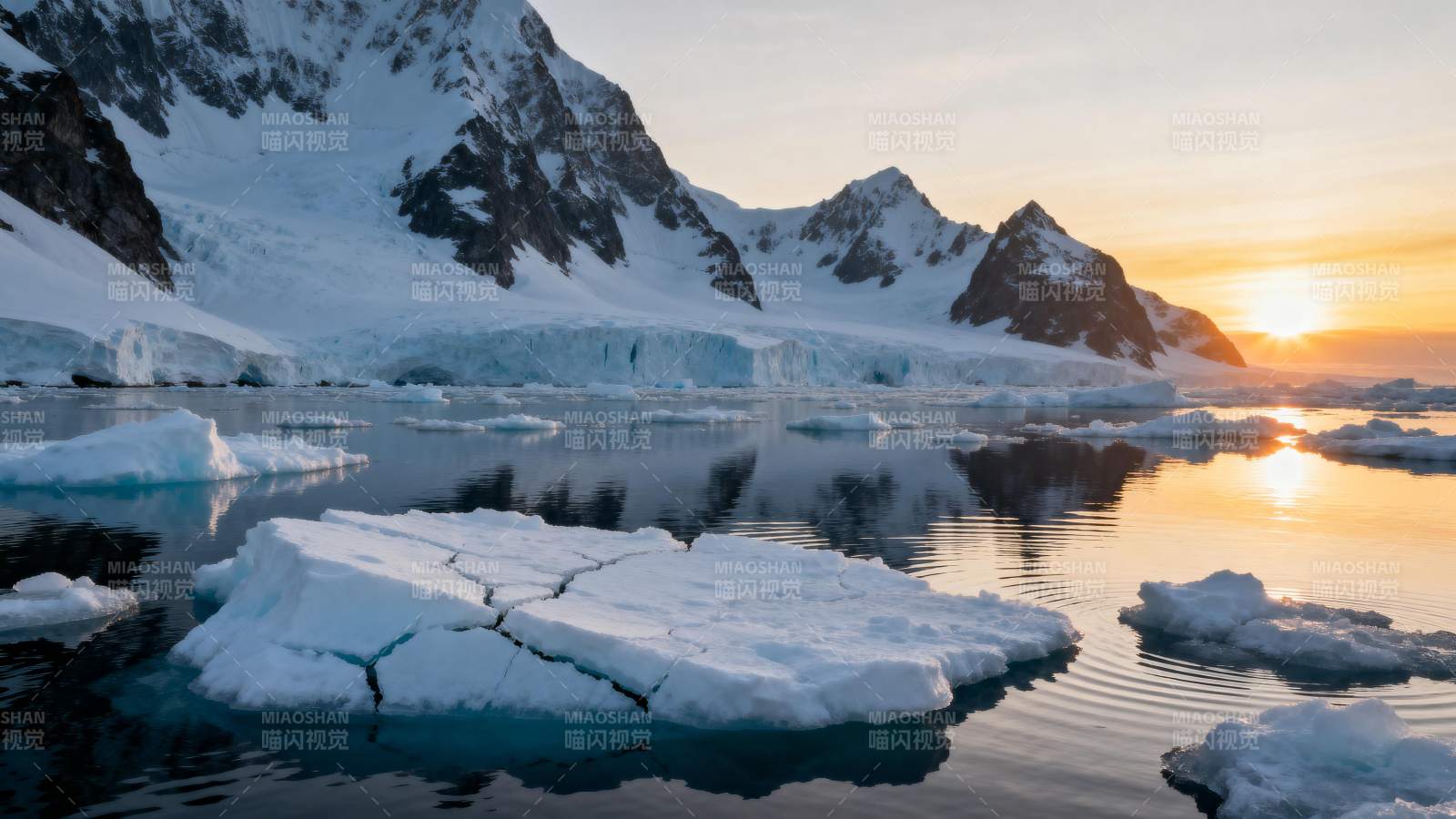极地冰川日落图片