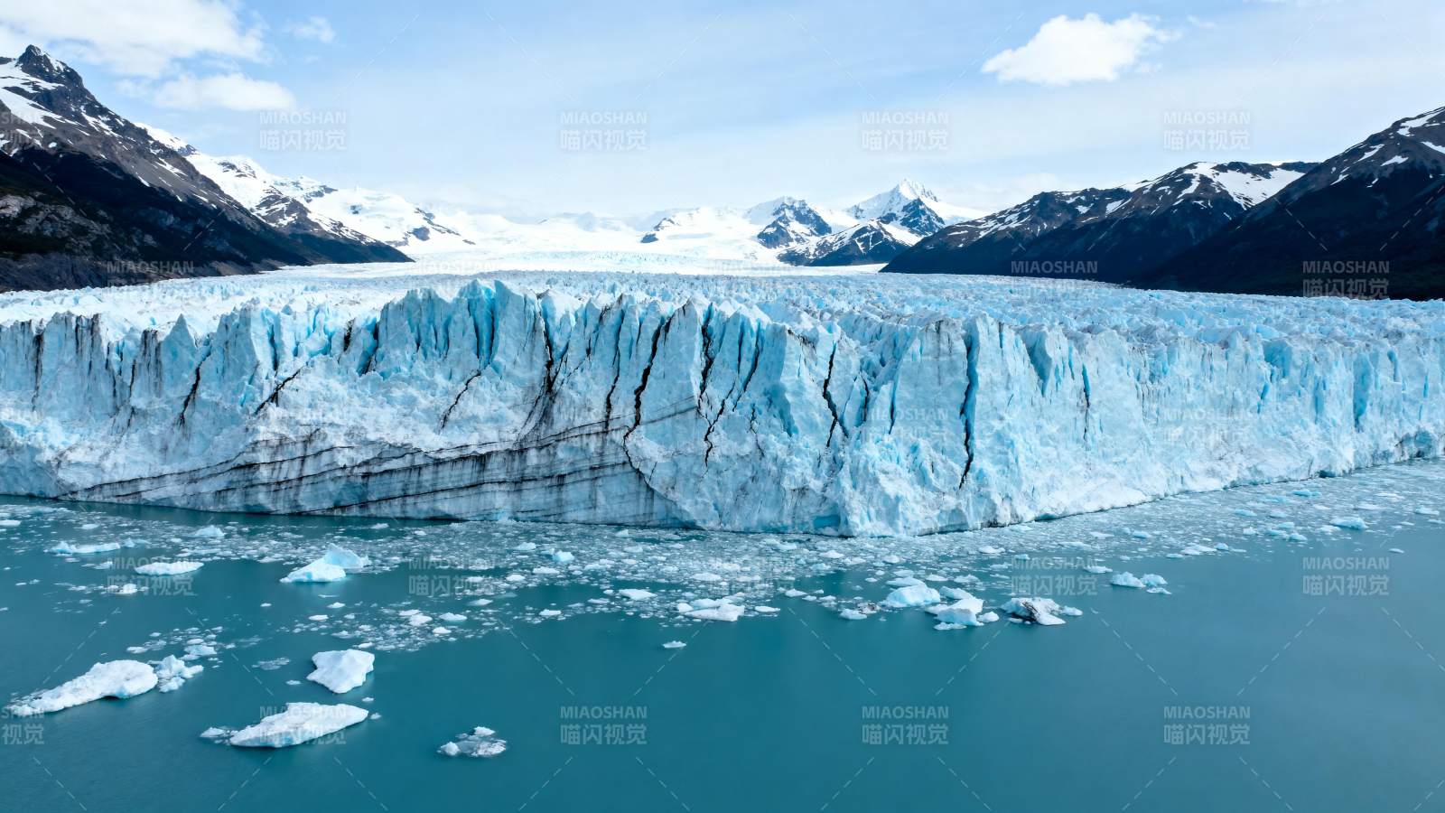 冰川湖景图片