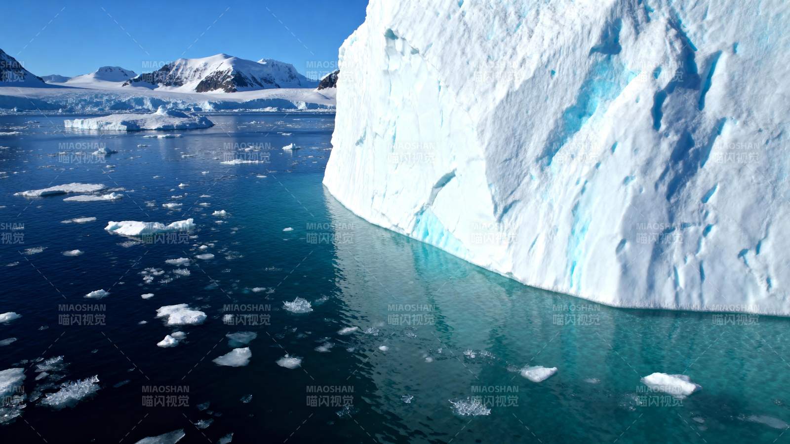 冰川映碧海图片