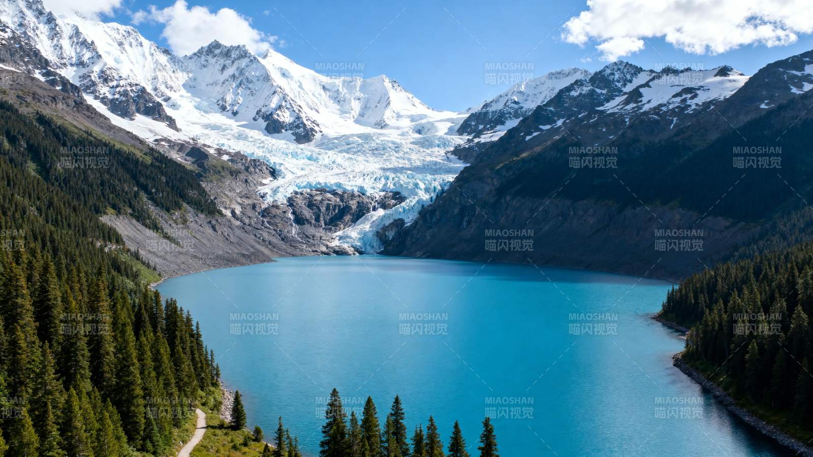 雪山碧湖美景图片