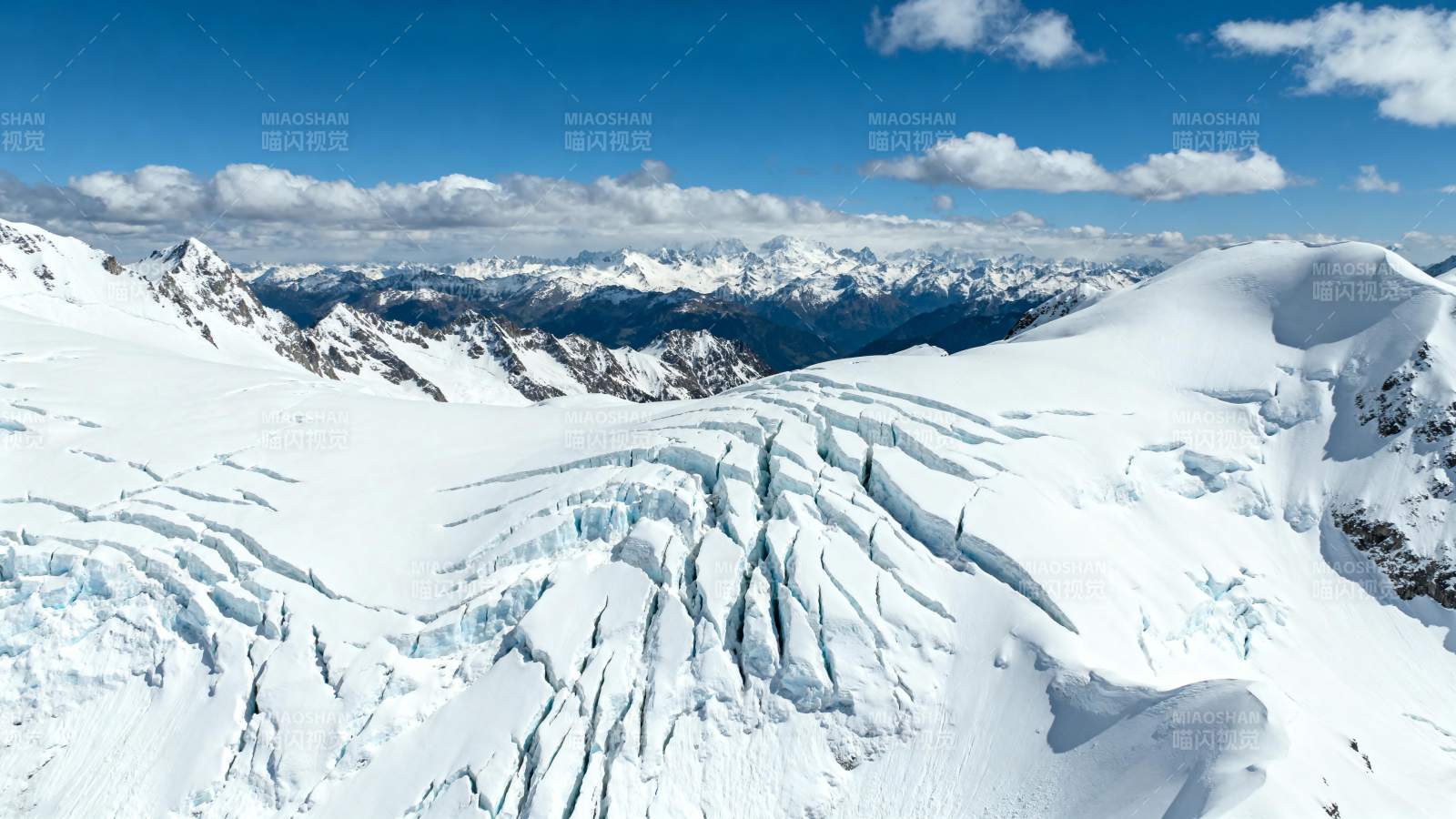 雪山冰川壮丽景色图片
