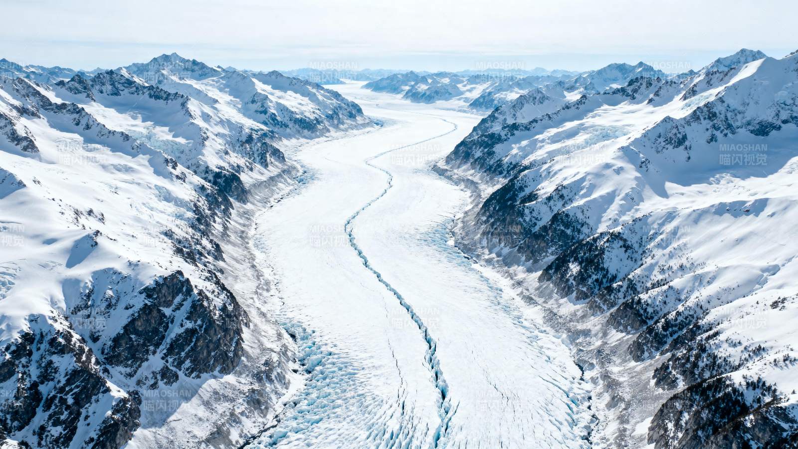 冰川峡谷雪景图片