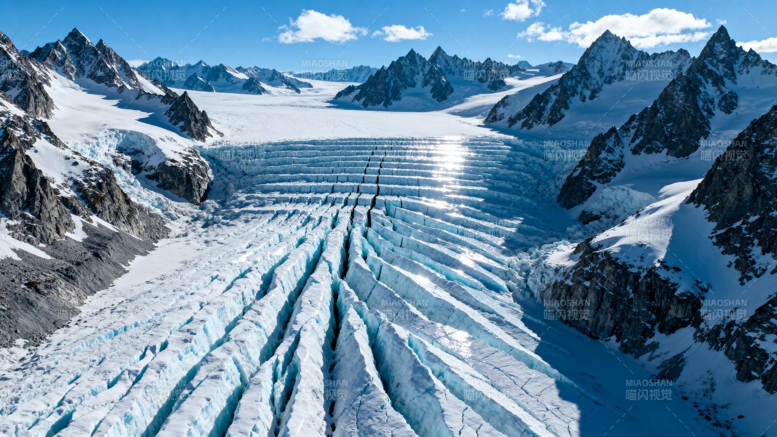 冰川峡谷壮丽景色图片