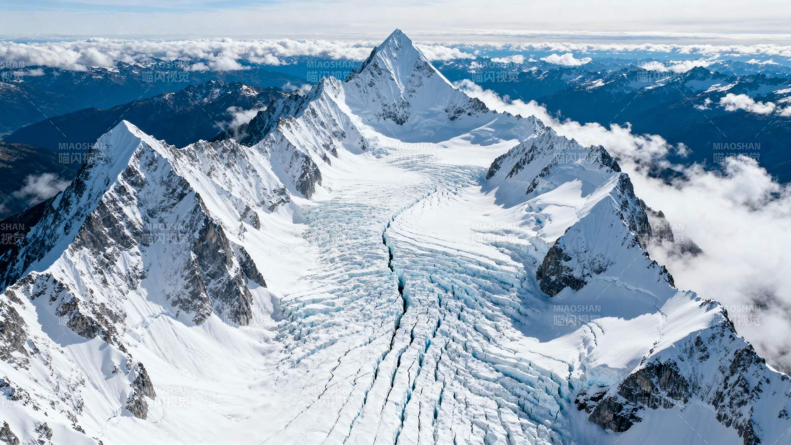 雪山冰川壮丽景色图片