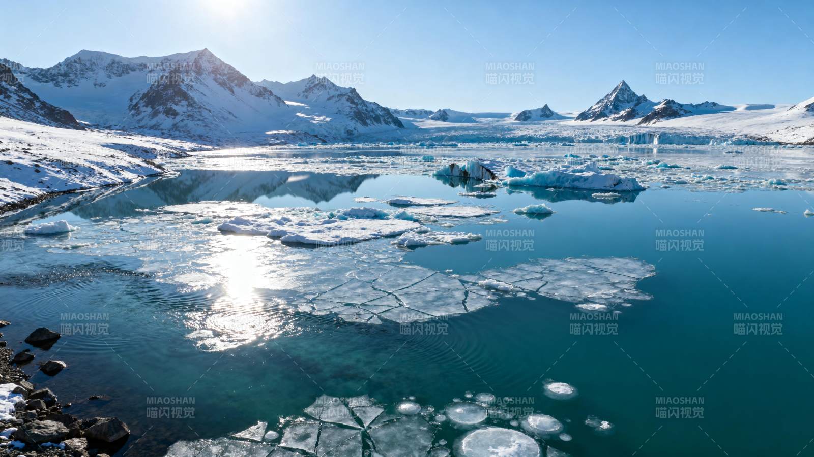 冰川湖畔风光图片