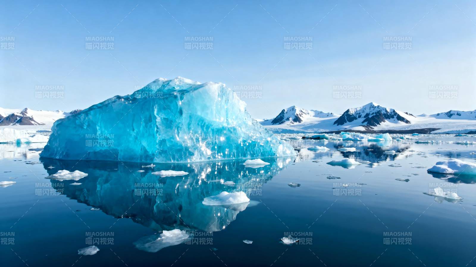 冰山倒影 静谧极地图片