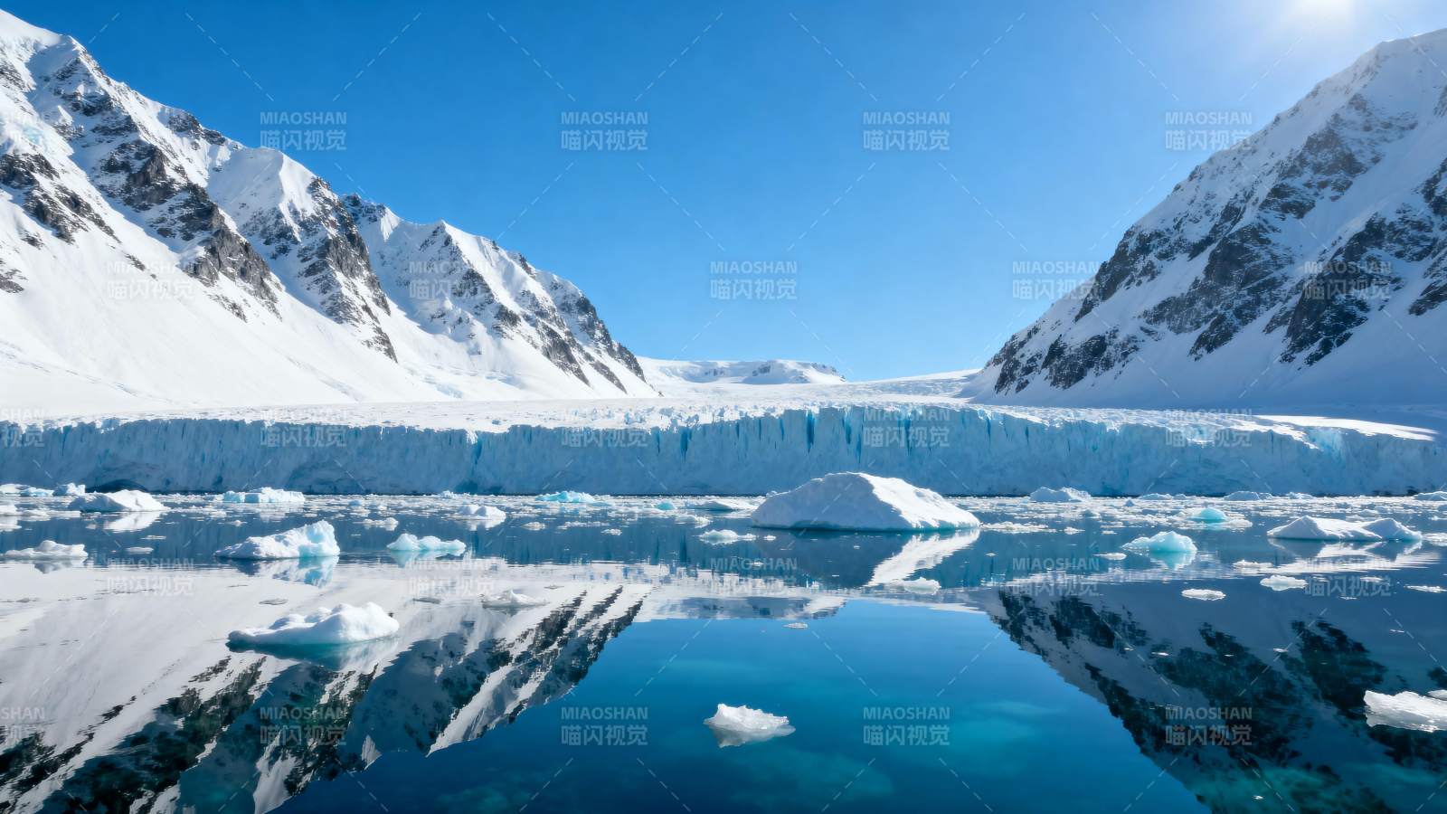冰川湖镜图片