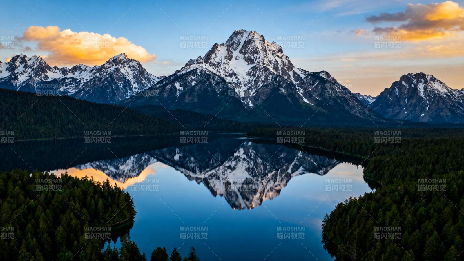 雪山倒影湖光图片