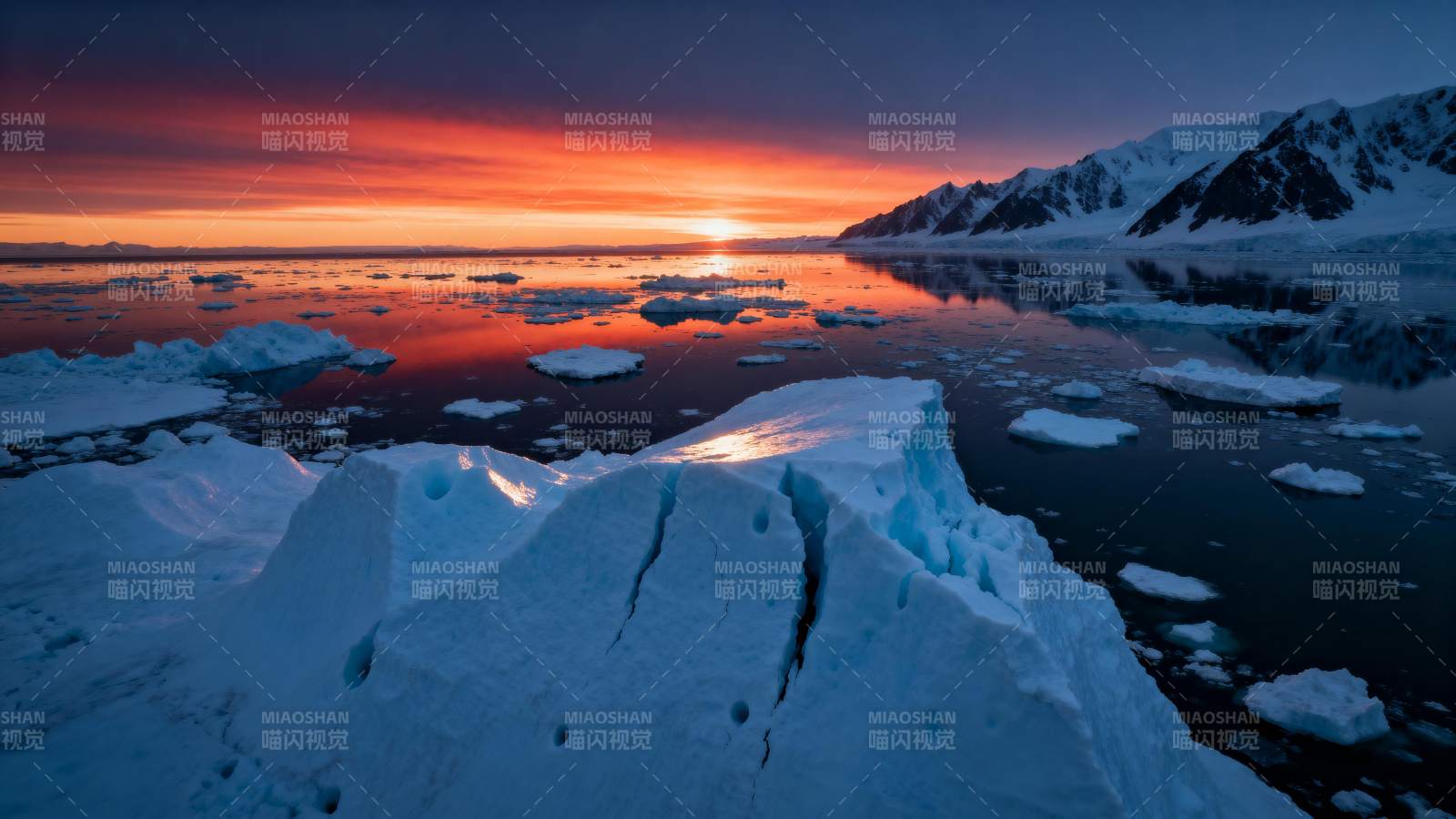极地日落冰川图片