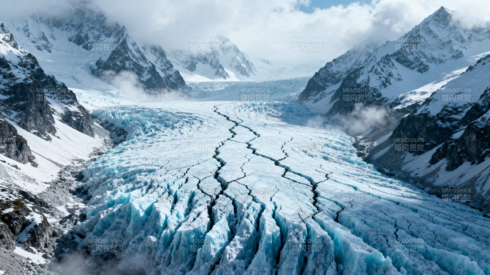 冰川裂谷壮丽景象图片