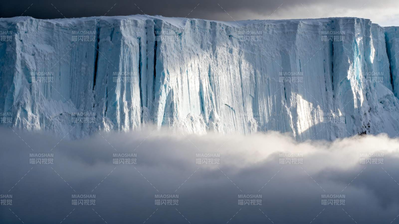 冰川云海图片