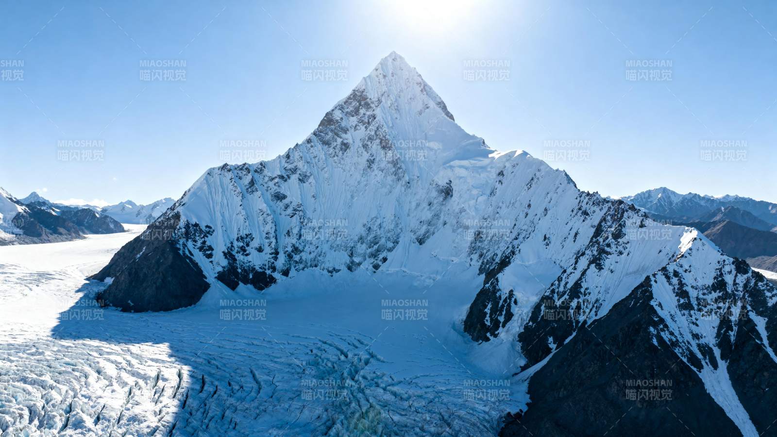 雪山之巅 冰雪覆盖图片