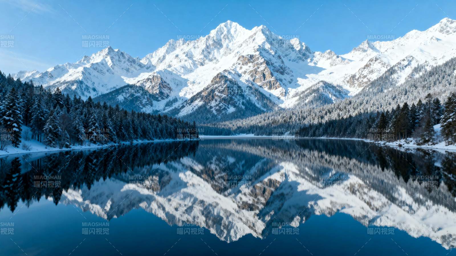 雪山倒影湖光图片