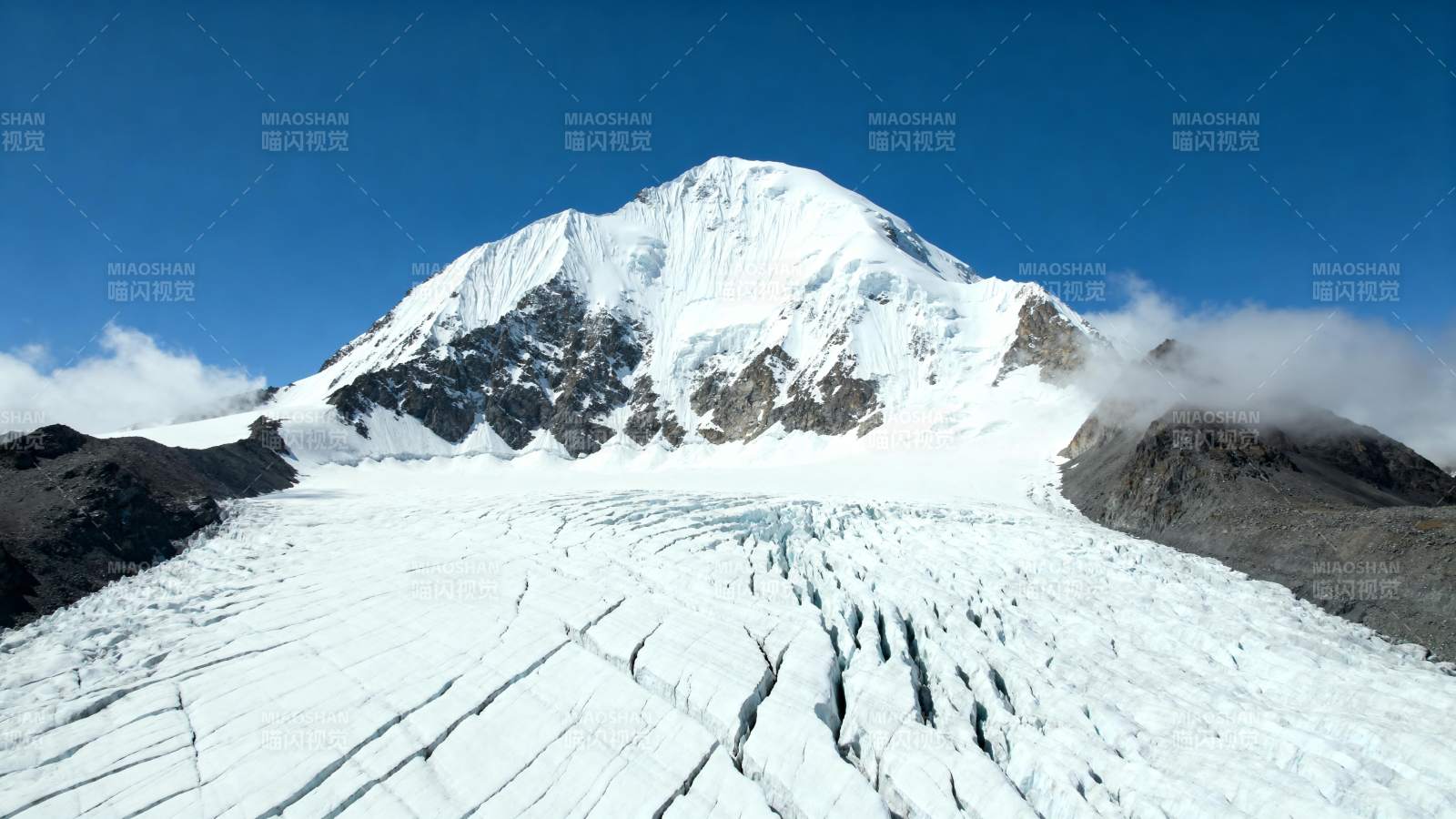 雪山冰川壮丽景色图片