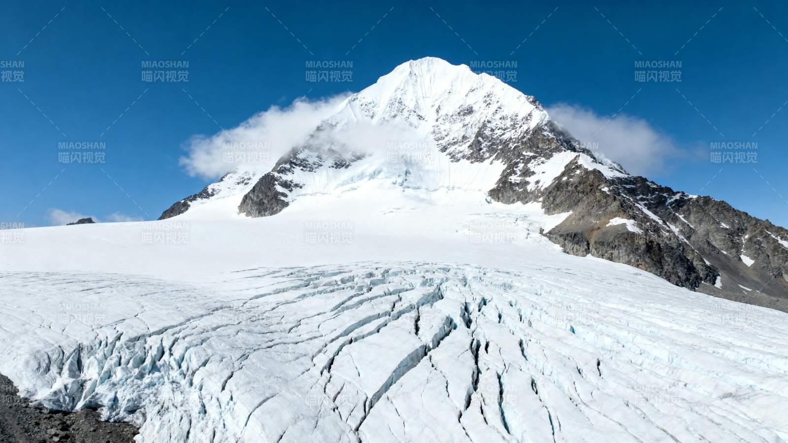 雪山冰川壮丽景色图片